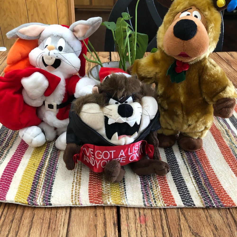Warner Bros Studio Christmas Plush 2000 Bugs Bunny, Taz and Scooby Doo
